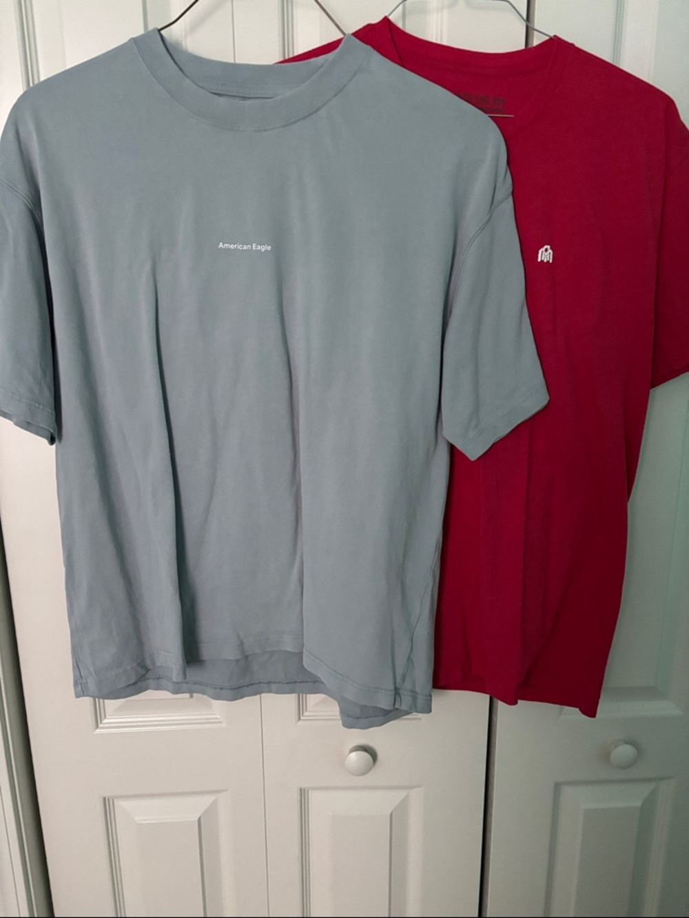 American Eagle Outfitters Men’s Tee Light Blue and AM Red Tee Size Large